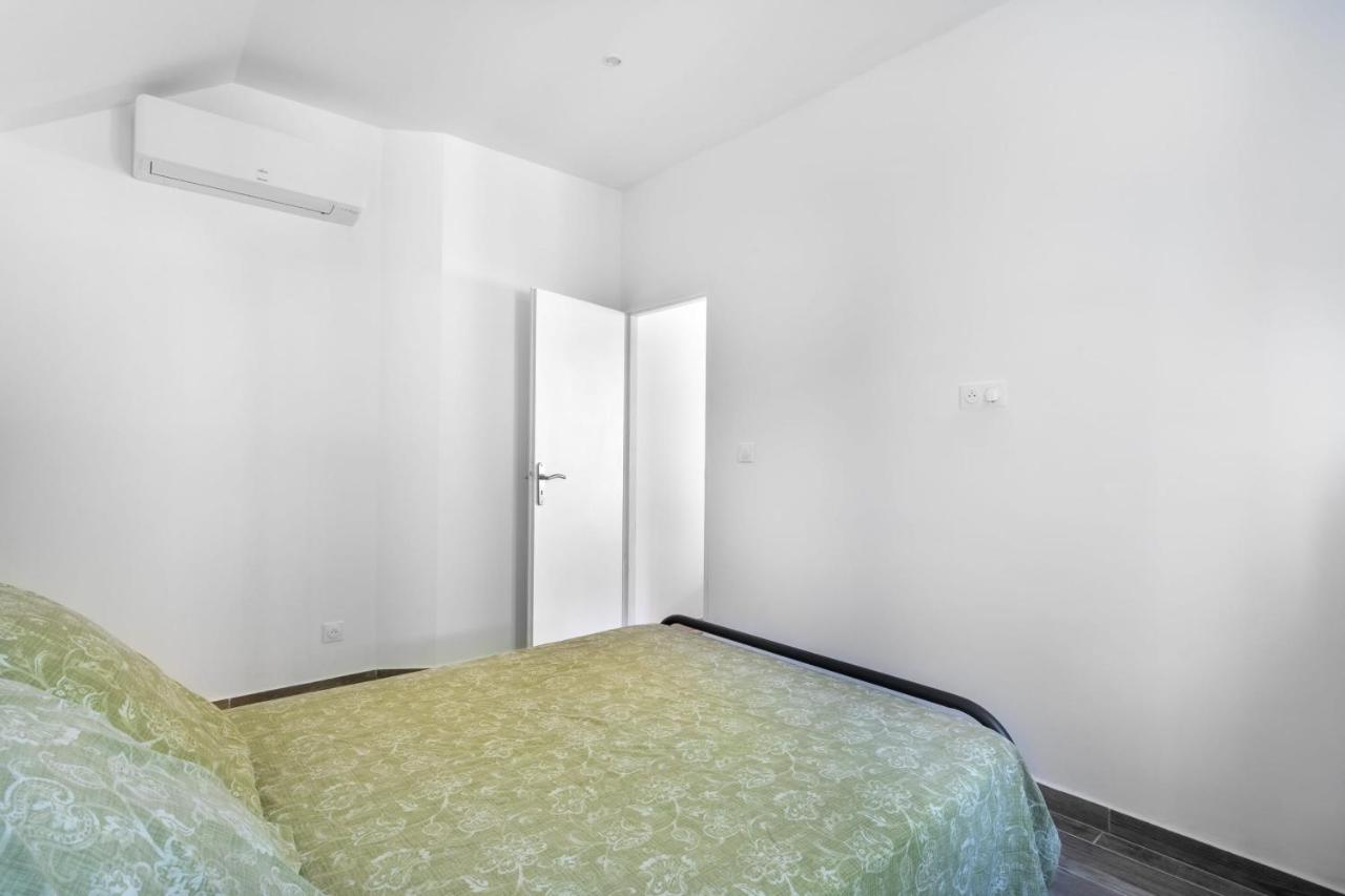 Luxurious 1 Bedroom, Ac, Terrace, Close Beaches - Dodo Et Tartine Carqueiranne Kültér fotó