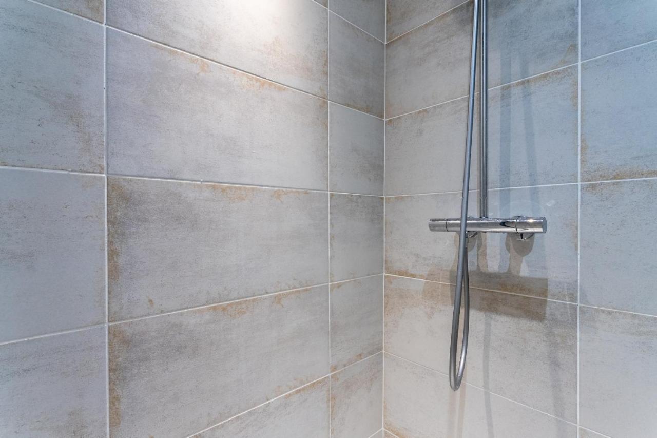 Luxurious 1 Bedroom, Ac, Terrace, Close Beaches - Dodo Et Tartine Carqueiranne Kültér fotó